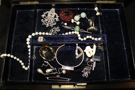 A Regency pearl and enamelled ring, two pairs of drop earrings and sundry jewellery